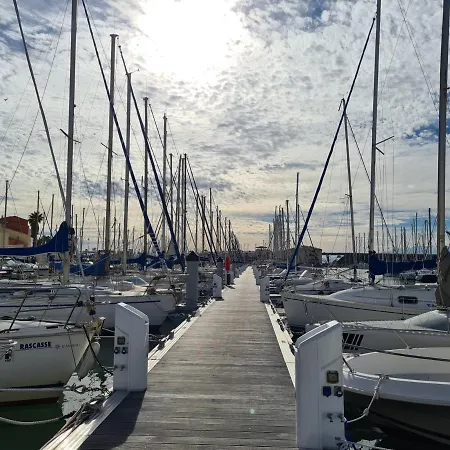 Superbe T2 Climatise Avec Terrasse Et Parking, A 400m De La - 4p - Port - Fr-1-727-6 *